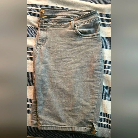 Butt Lifting Bermuda shorts size 22 - Picture 5 of 9